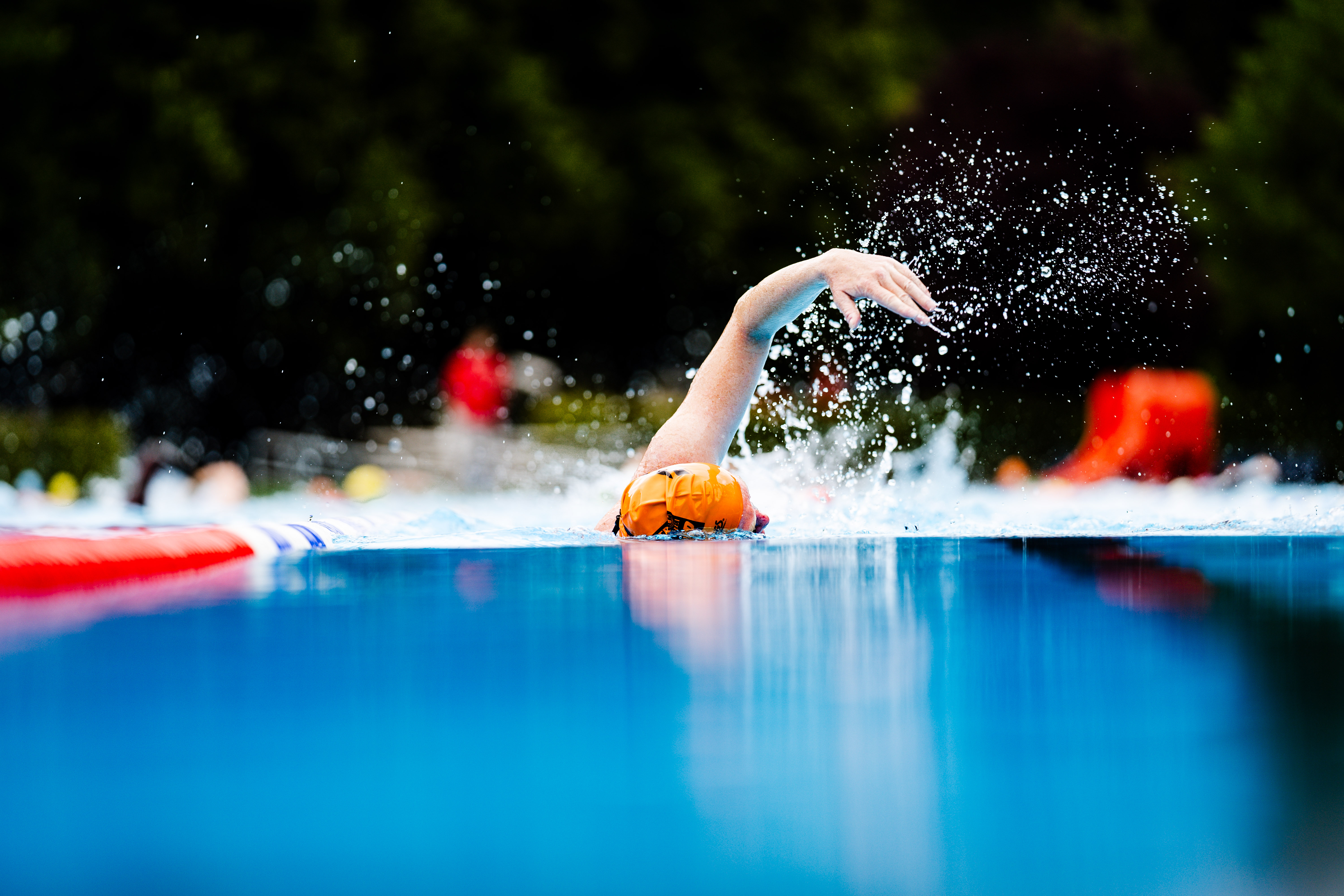 Schwimmende Person auf der Swim-Challenge